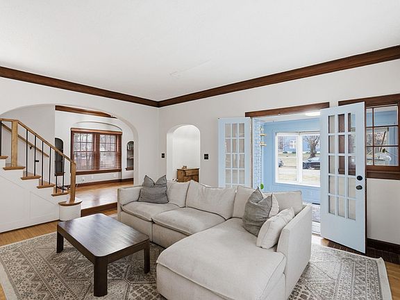 3rd image of 1001 N Yale Ave