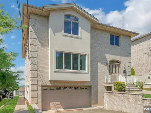 235 10th St, Palisades Park, NJ 07650