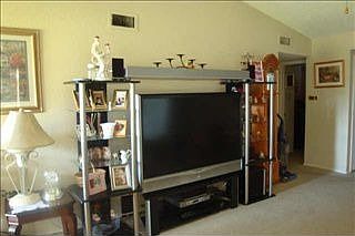 3rd image of 3906 Queens Ct