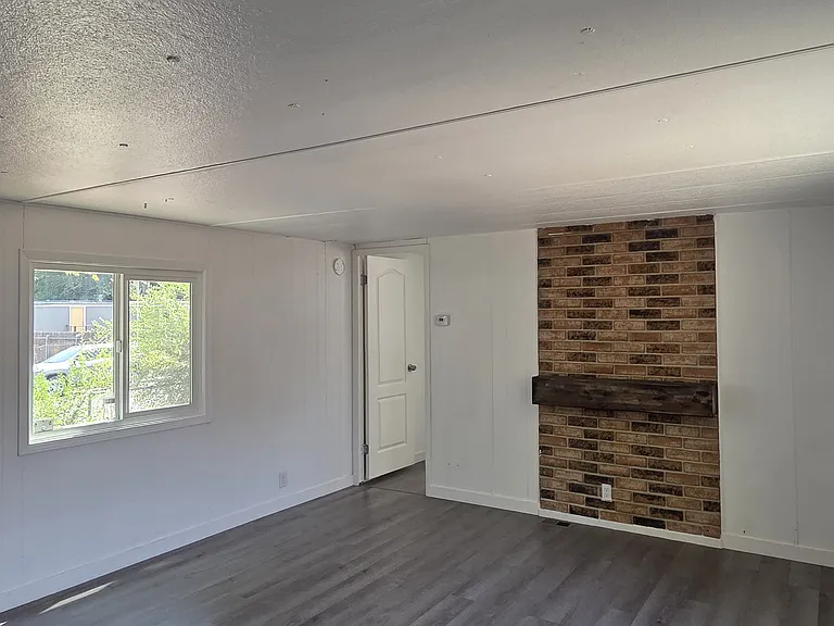 406 E 44th St #18 — Photo 5