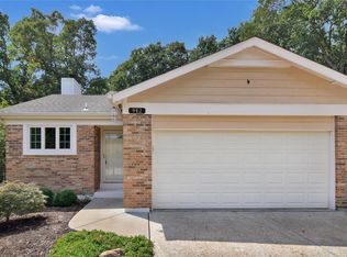 912 Oakgrove Park Ct, Ballwin, MO 63021