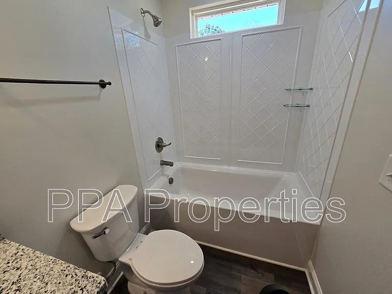 402 Giles St #B — Photo 36