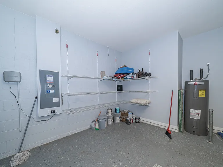 1092 Pipestone Pl — Photo 42