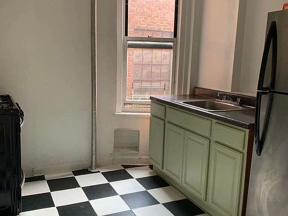 4th image of 541 Academy St APT 31