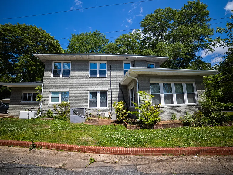 801 E Marion St — Photo 1
