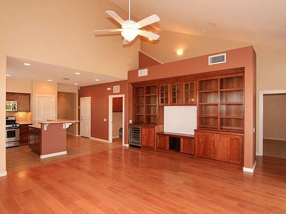 3rd image of 210 Albion Ct