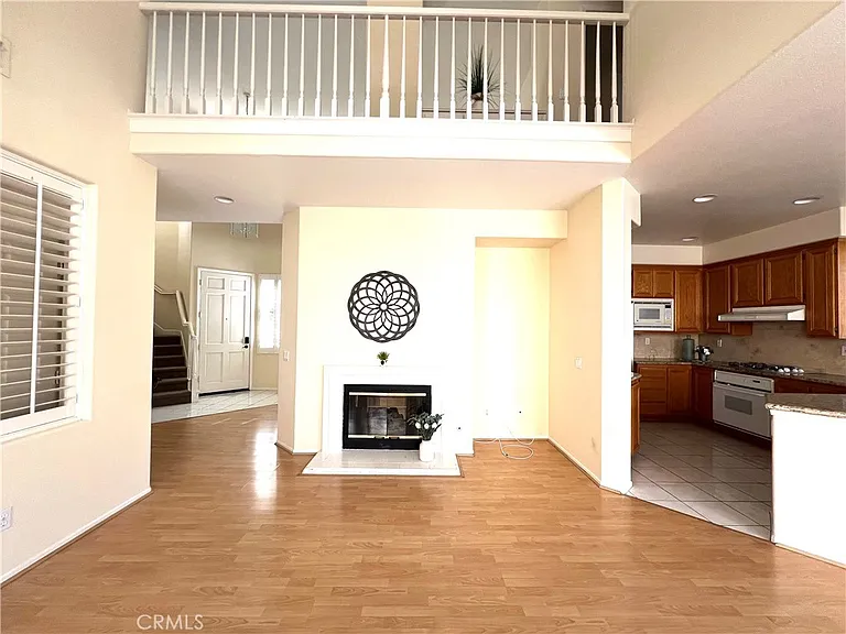 15201 Riviera Ln — Photo 9