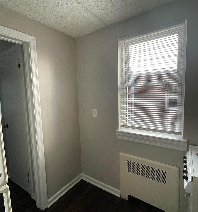 2nd image of 825 Harrington Ave APT 4