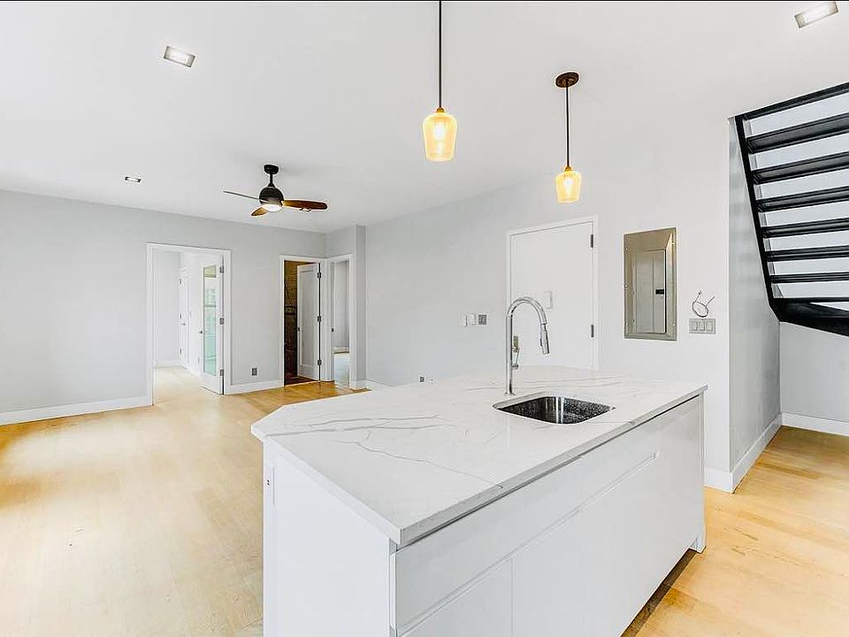1st image of 301 E 4th St #4