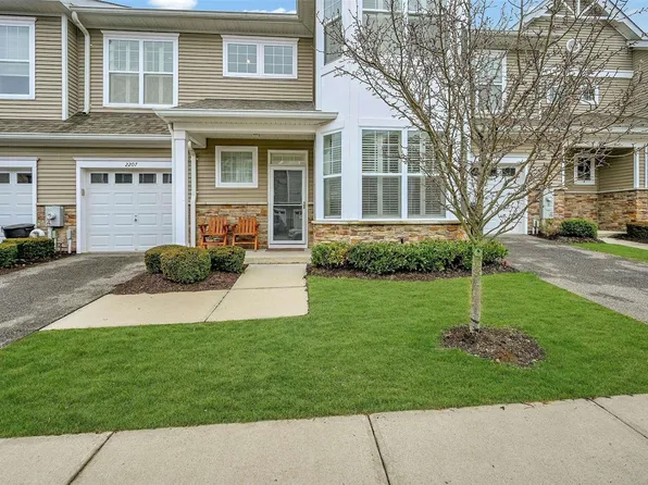 2207 Townhome Way #2207, Huntington Station, NY 11746
