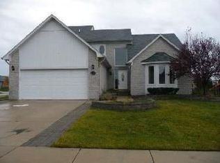 21746 Sue Ellen Dr, Macomb, MI 48044