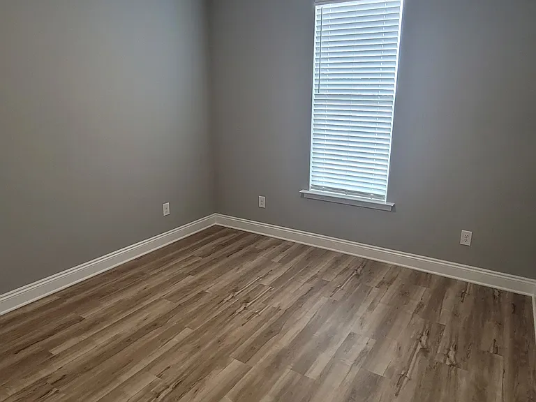 1031 Wessex Dr — Photo 5