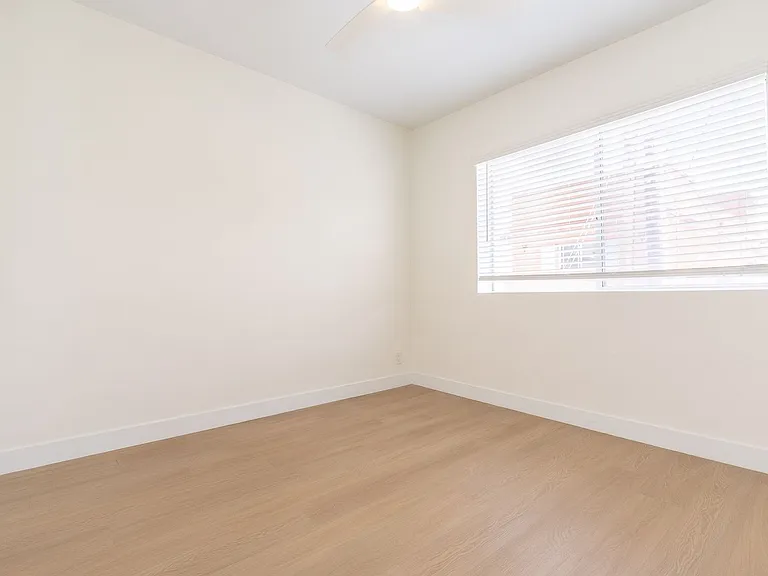 Remodeled 2 Bedroom/ 1 Bath Apartment Near Strand Beach in Oceanside! — Photo 19