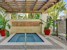 2421 NE 65th St, Fort Lauderdale, FL