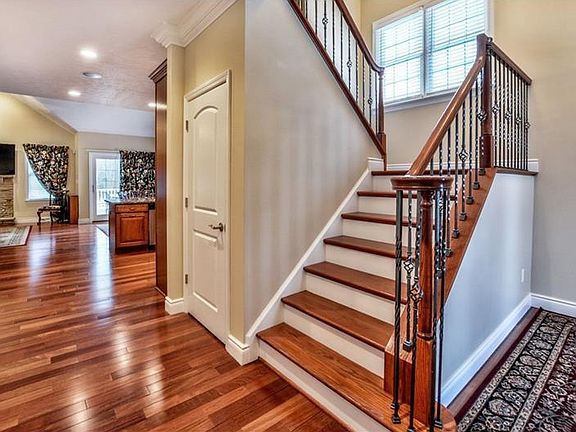 2nd image of 102 Redmond Ct