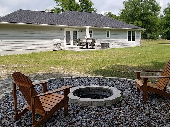 2nd image of 244 NW Meadowlark Dr