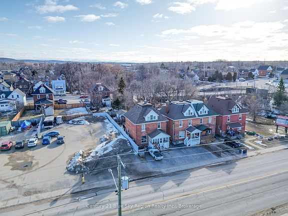 3rd image of 646 Main St E