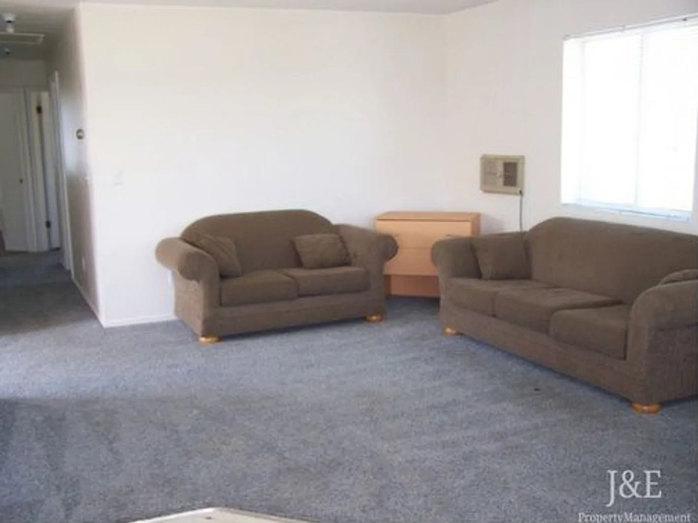 3 Bedroom 2 Bathroom Top Apartment — Photo 3