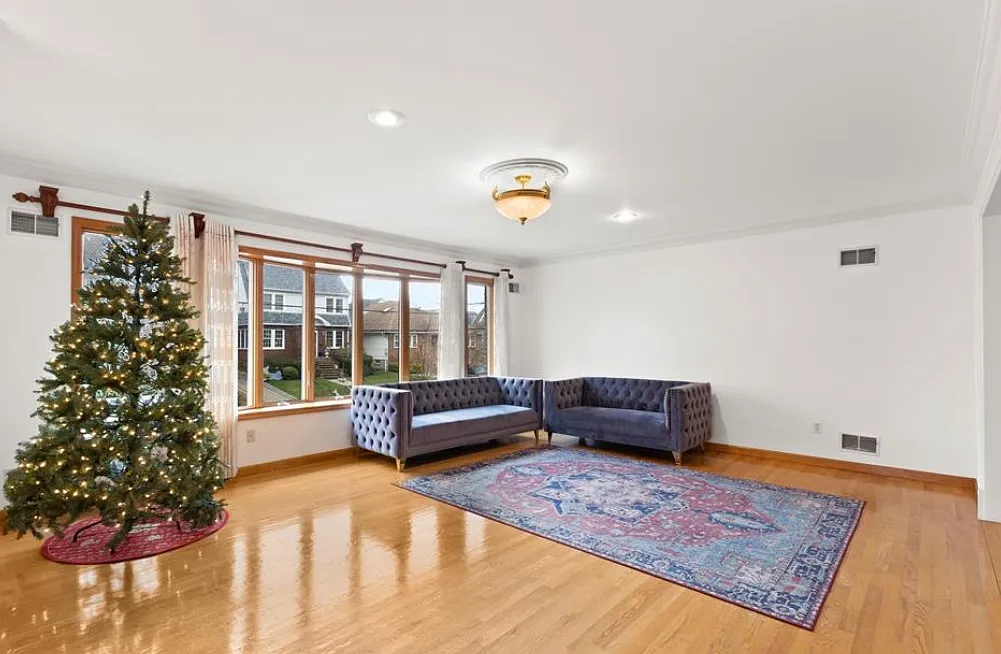 4 bed, $6,000 — Photo 3