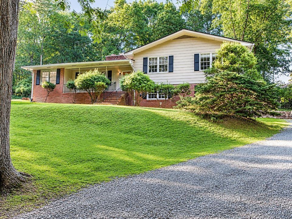 1st image of 393 Wesley Ct