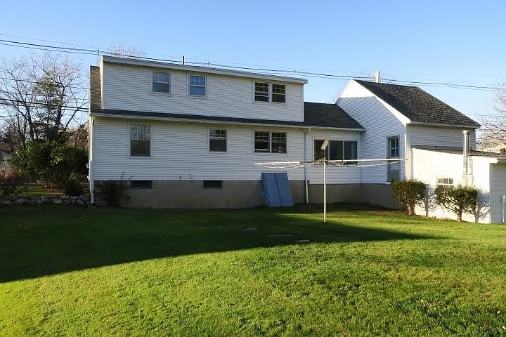 524 Wallis Rd — Photo 4