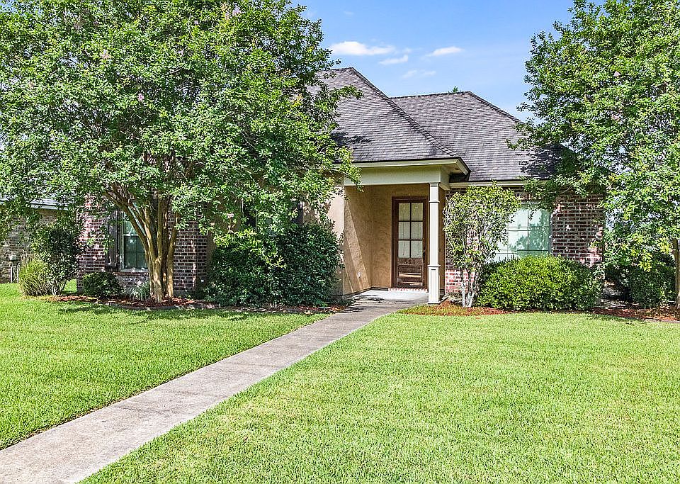 1st image of 511 N Domingue Ave