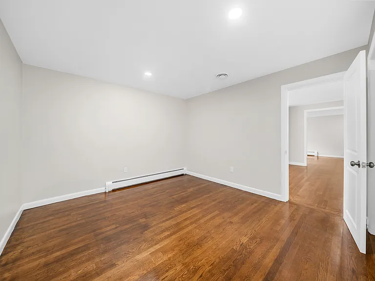 35 Peters St — Photo 19