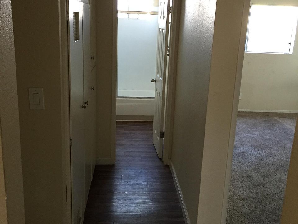 2nd image of 25827 Oak St Unit 10
