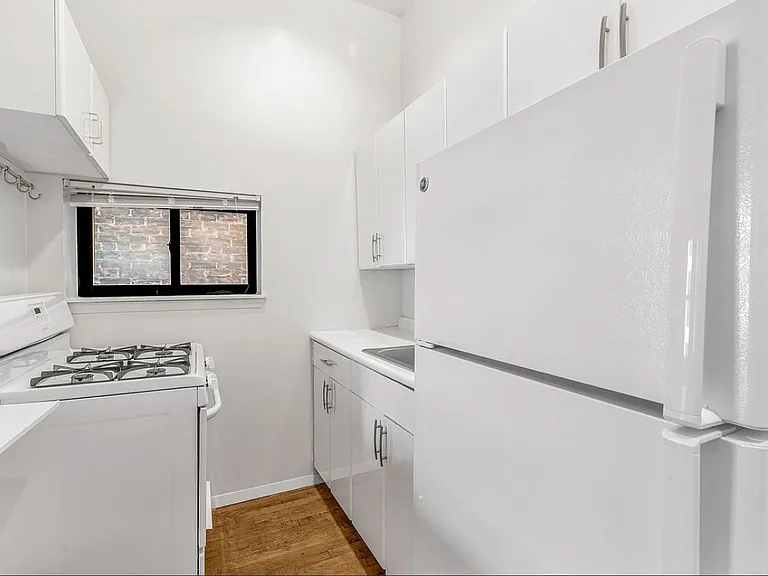 235 E 53rd St #3C — Photo 4