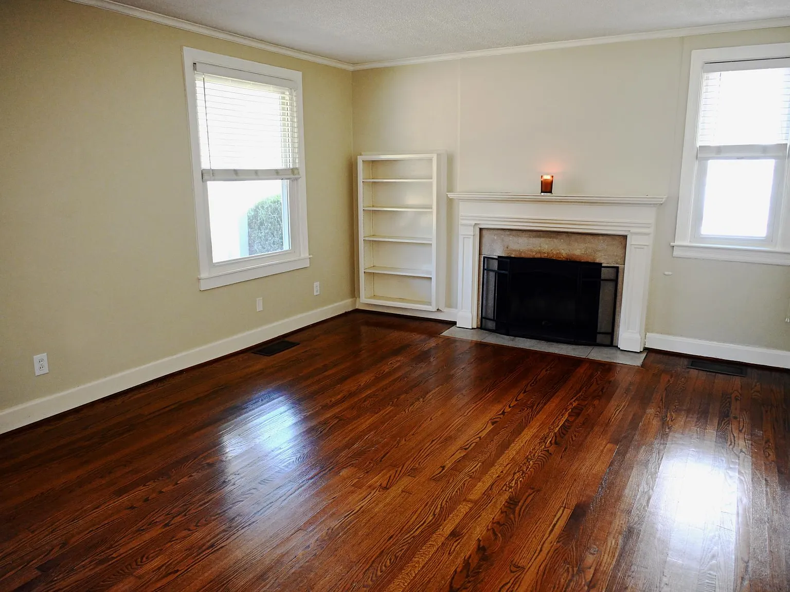 2823 Woodlawn Dr — Photo 3