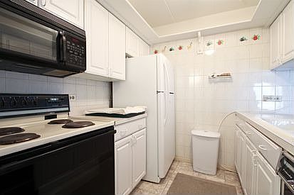 4th image of 5009 W 135th St #19