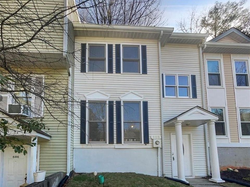 1st image of 688 Stratford Grn