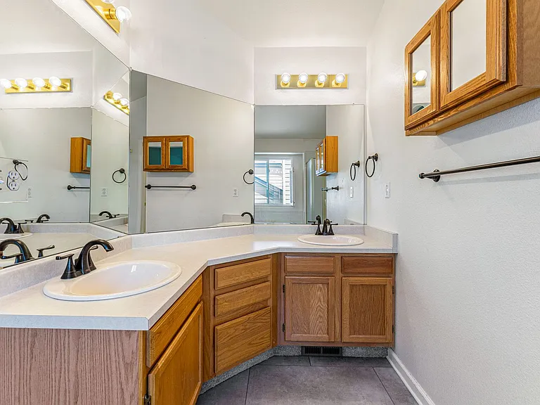7247 S Acoma St — Photo 17