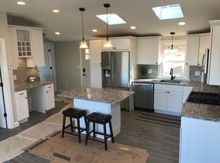 29 W Main Rd, Little Compton, RI 02837