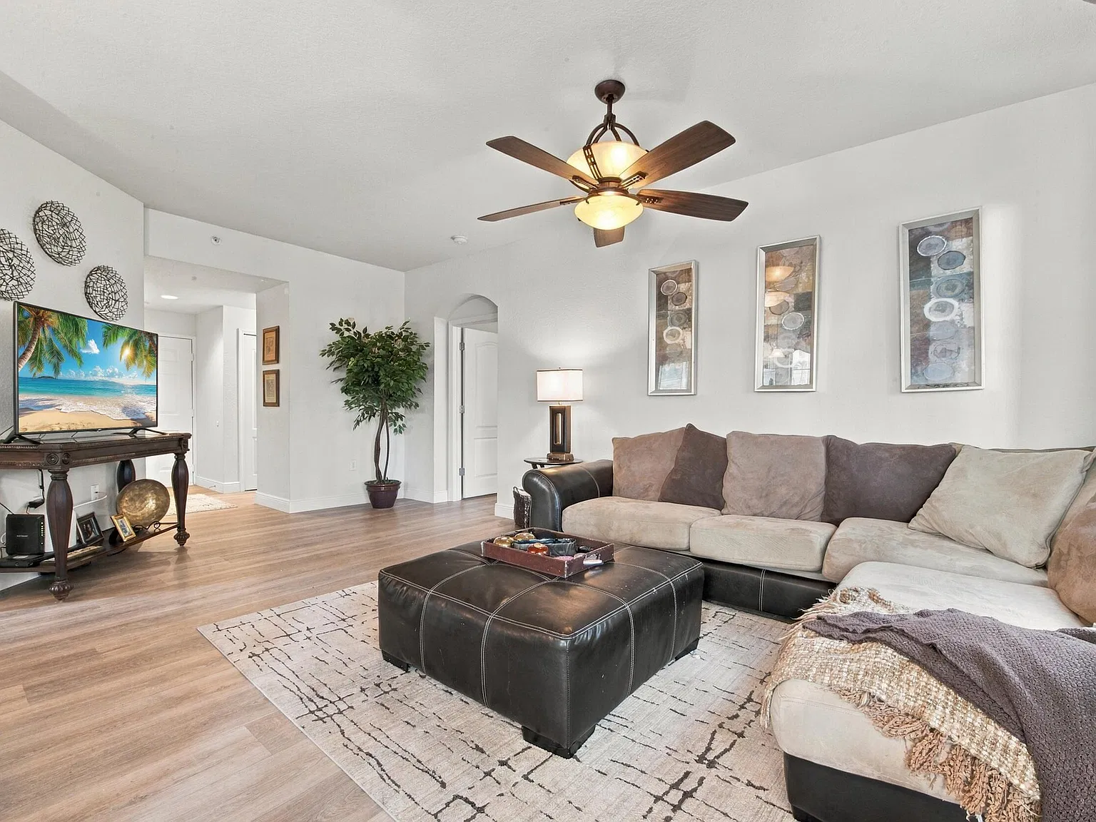 2 bed, 2.0 bath, 1345 sqft, $5,000 — Photo 1
