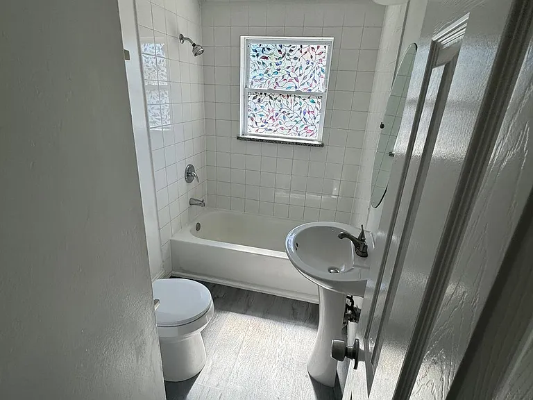 4421 N Clark Ave #C — Photo 4