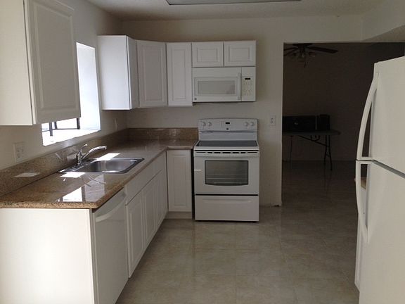 4th image of 628 Woodgate Cir
