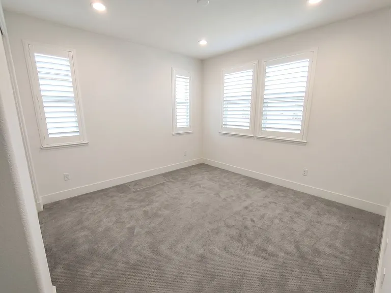 2730 Bette St — Photo 10
