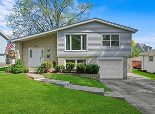 3800 Holly Ln, Rolling Meadows, IL 60008