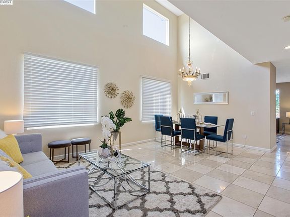 5th image of 4022 Hiller Ln