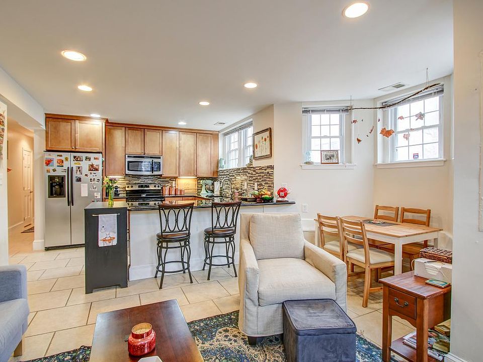 1st image of 1201 6th St NE Unit 2