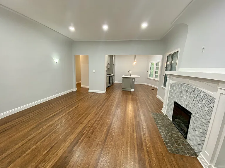 815 S Detroit St — Photo 3
