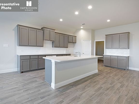 4th image of 209 Oakcrest Dr #J6ba77