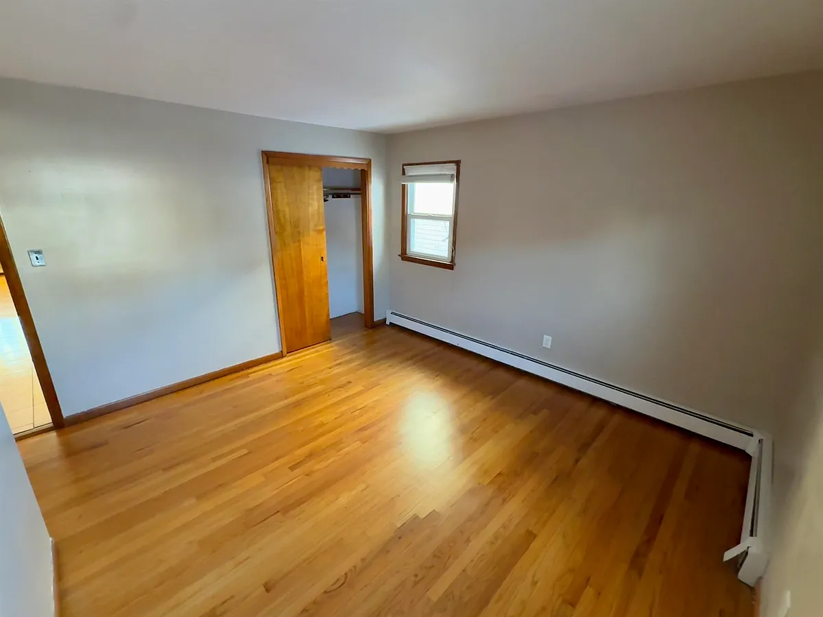 Building Photo - 20 Beech St #2