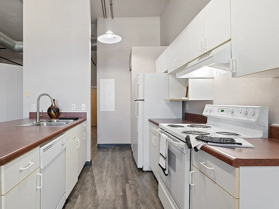 LaSalle Apartments — Photo 3