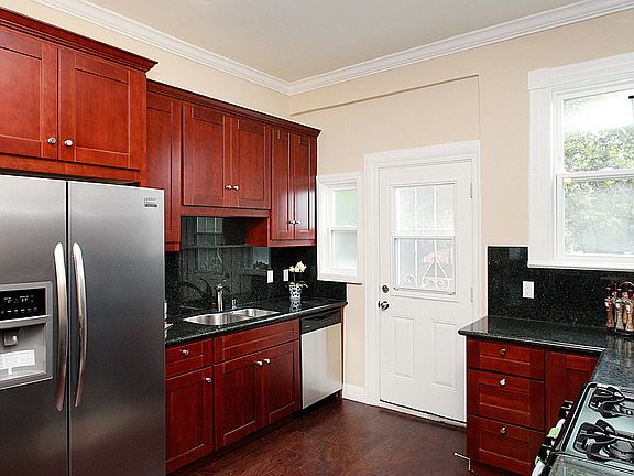 kitchen v2, door to back