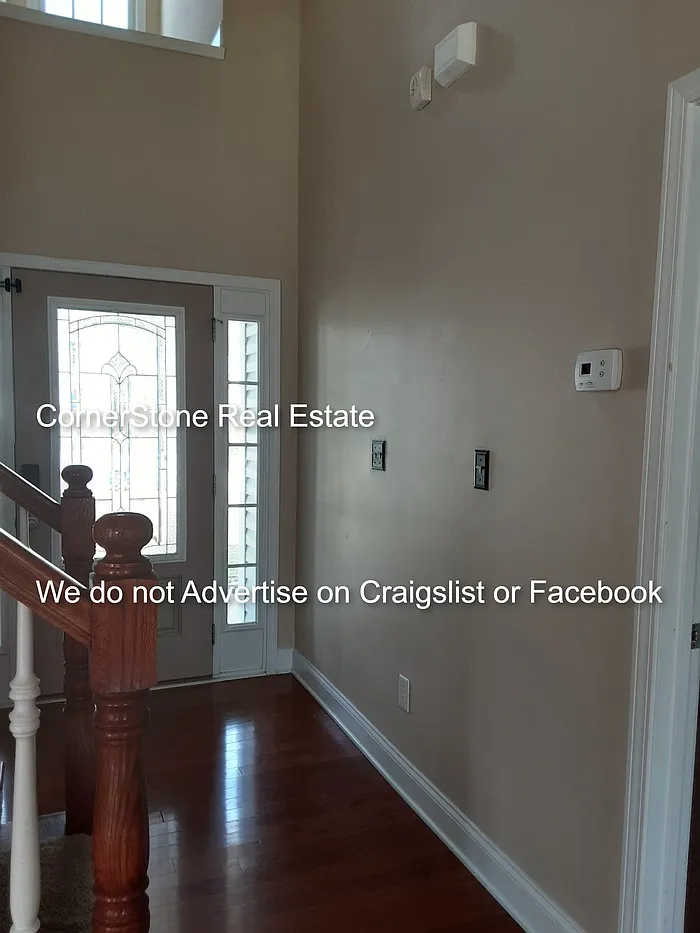4 bed, 2.5 bath, 2163 sqft, $2,000 — Photo 2
