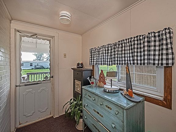 3rd image of 256 Hawthorne Ln