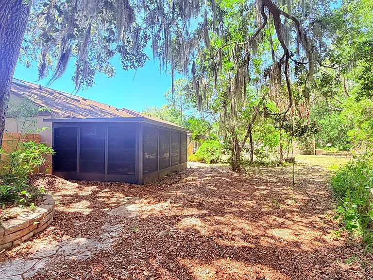 124 Clear Lake Cir — Photo 31