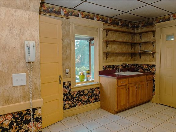 3rd image of 15 Garson Ave